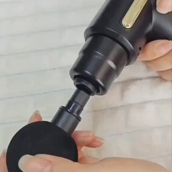 Pistola de masaje usada en cuello, espalda y piernas
